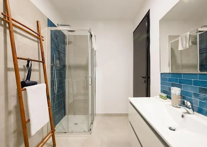 Luxury + Private Parking - Center * Côme
